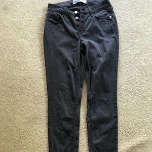 Grey high waisted jeans.